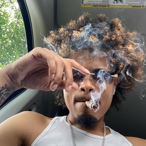 Meet your Posher, Devyn